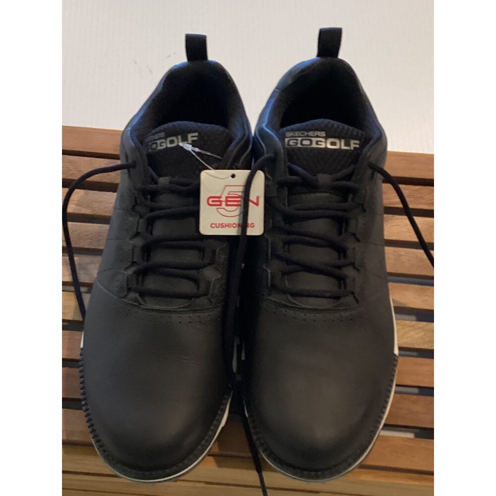 Brand Women's New Skechers "Go Golf" Shoes in Original Box Women size 8.5